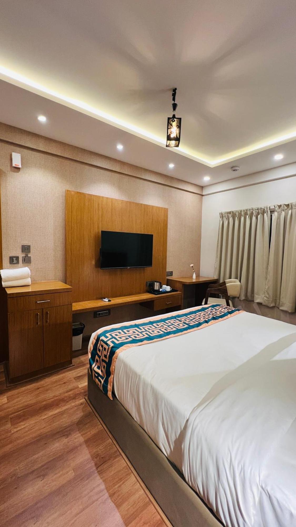 Hotel Aashraya Dod Jala Exteriör bild