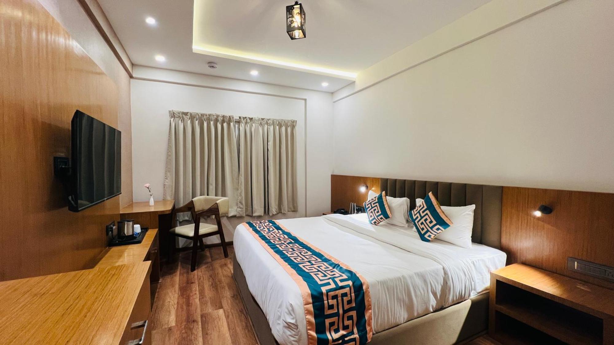 Hotel Aashraya Dod Jala Exteriör bild