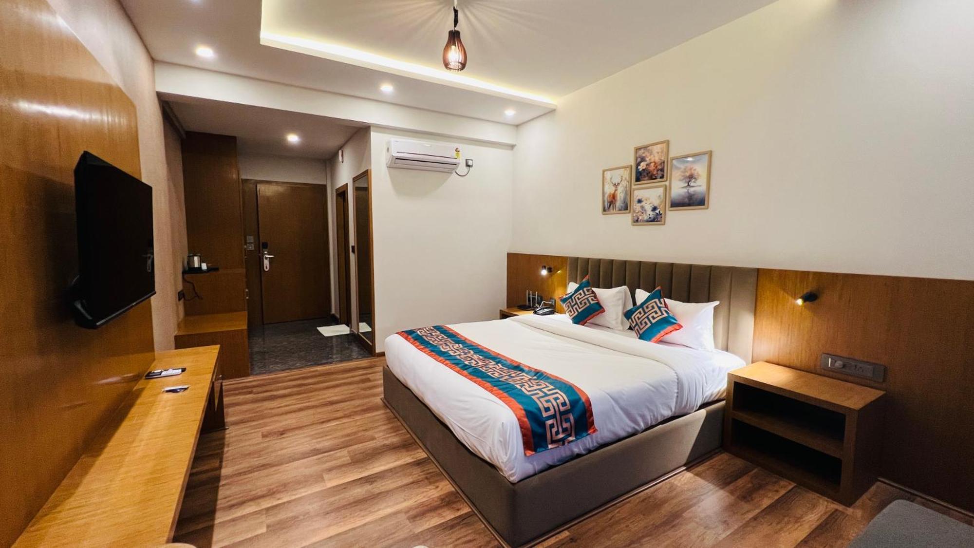 Hotel Aashraya Dod Jala Exteriör bild
