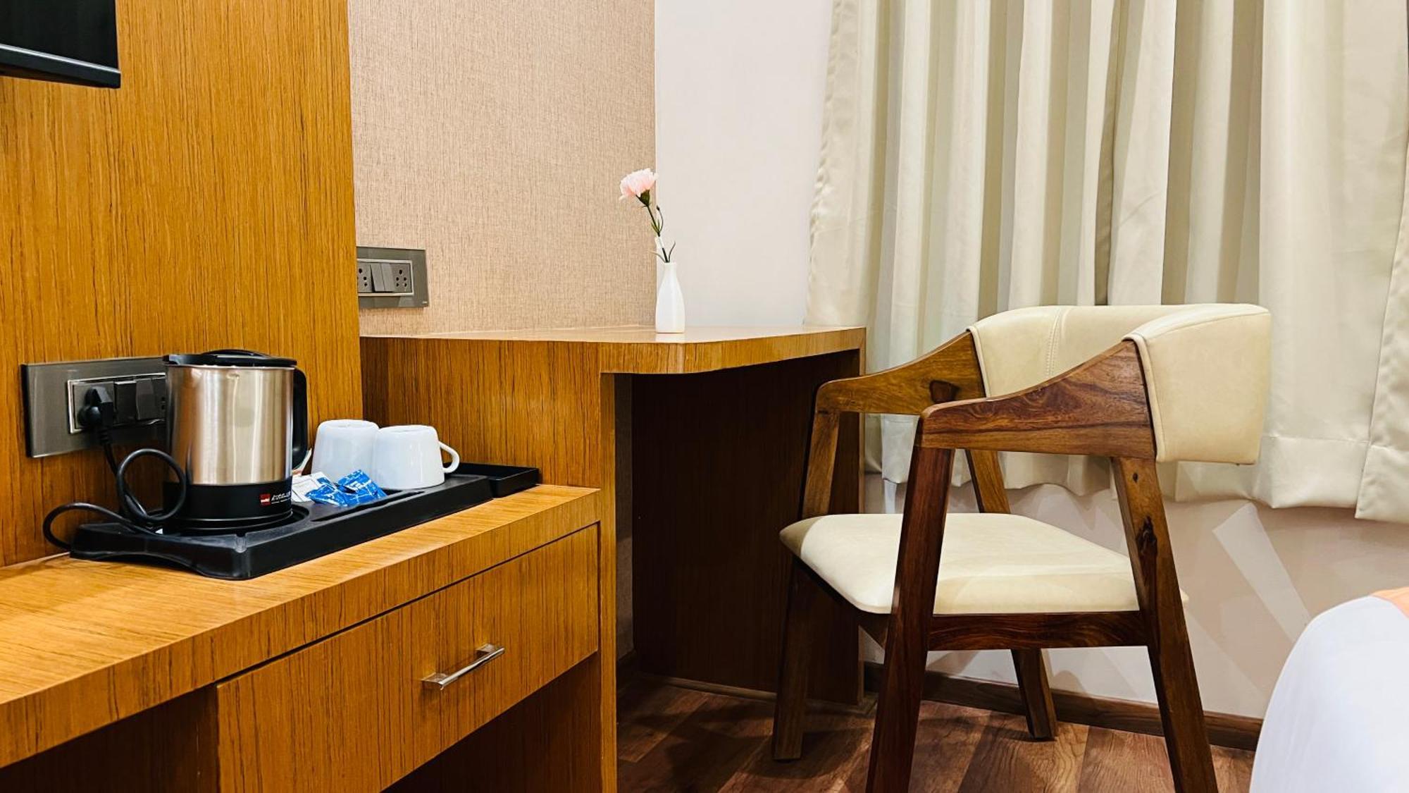 Hotel Aashraya Dod Jala Exteriör bild
