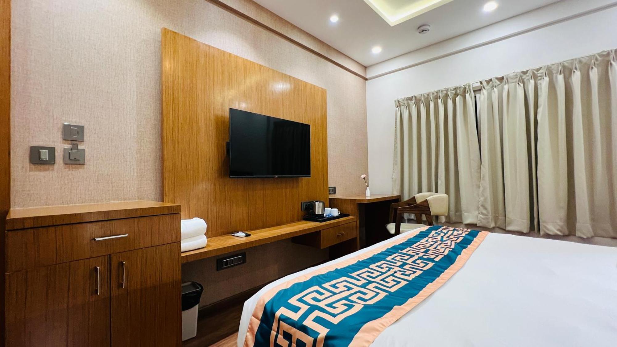 Hotel Aashraya Dod Jala Exteriör bild