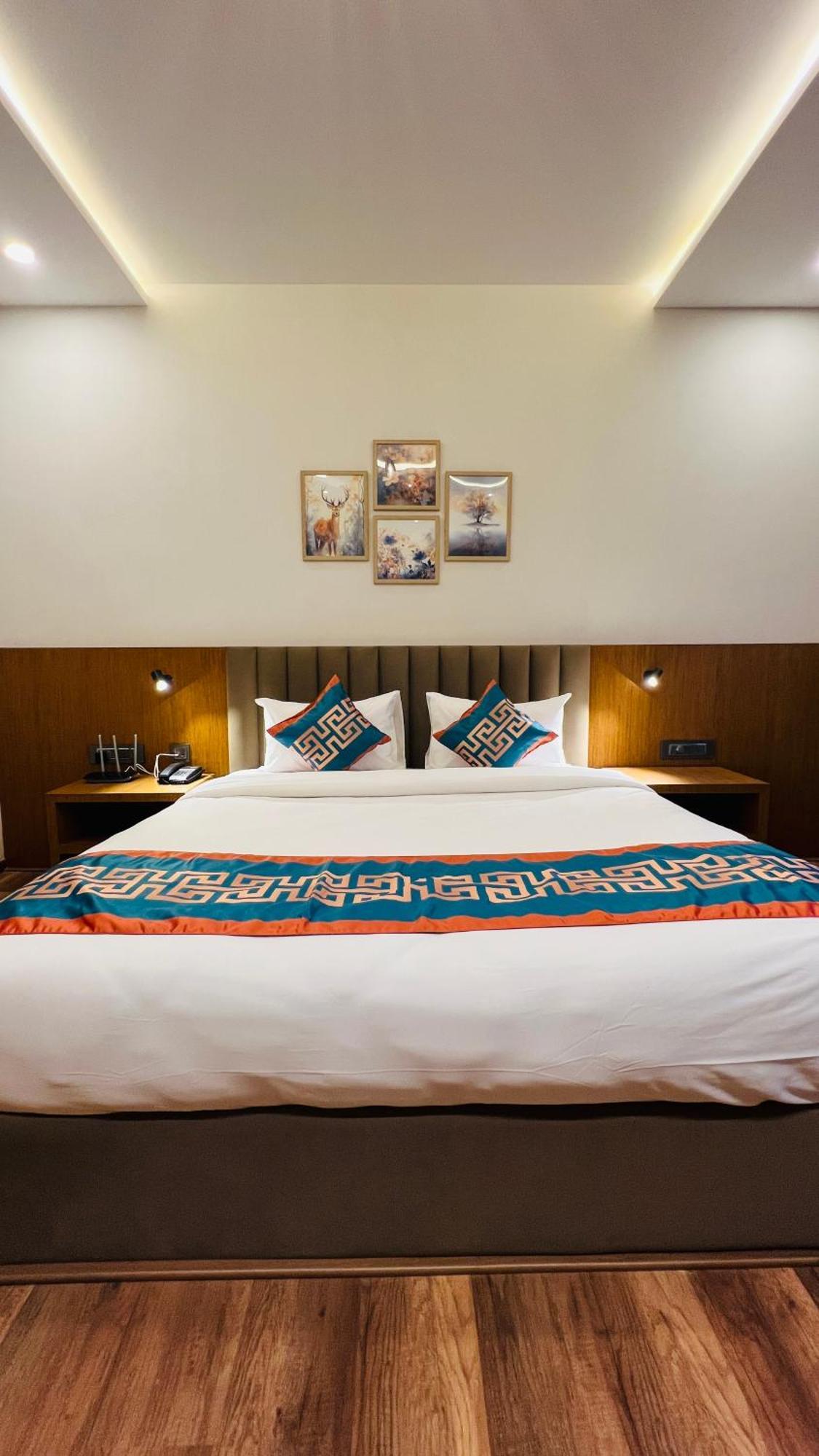 Hotel Aashraya Dod Jala Exteriör bild